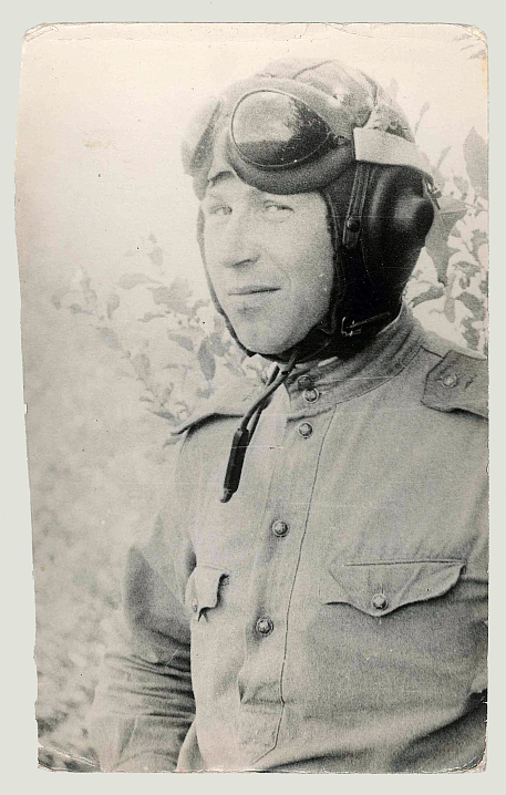 Стрелок-радист стратегического бомбардировщика ТУ-122 рядовой Василий Кирсанов