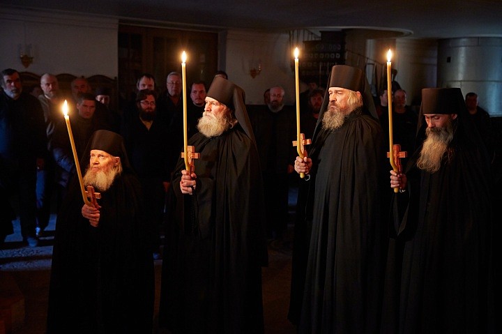 Новопостриженные монахи