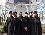 Братья: послушник Николай, иеродиакон Герман, иеромонах Севастиан, иеромонах Прохор, монах Марк, иеромонах Диодор. 15 мая 2022 года. Фото инока Иоанна.