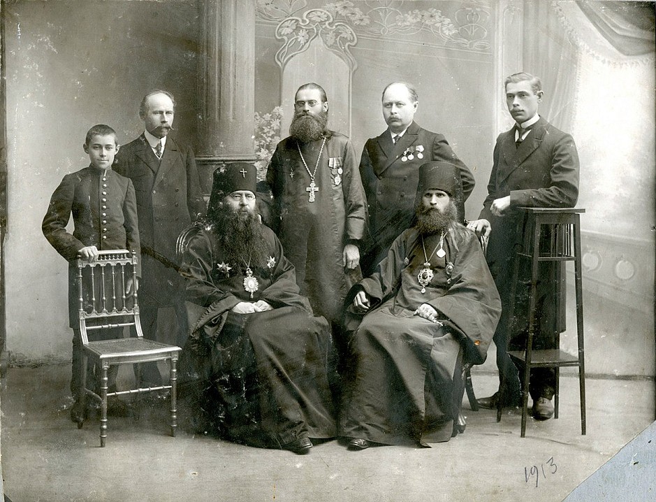 Архиепископ Сергий (Страгородский), епископ Киприан (Шнитиков) и его родственники