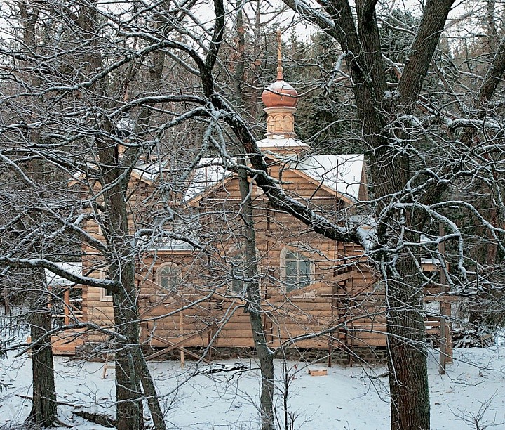 Возрожденный храм Коневского скита. 2004 г.