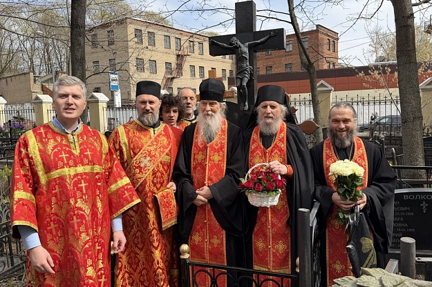 Панихида по валаамским монахам на Ваганьковском кладбище