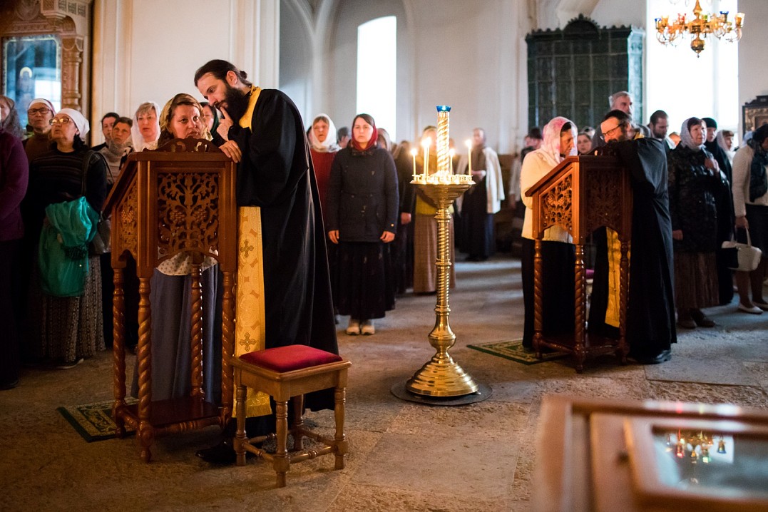 «Аз иерей (имя рек), властью, данной мне от Бога, прощаю и разрешаю от всех грехов…»