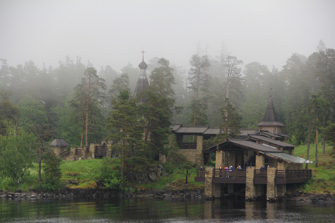 Июньский туман, Елена