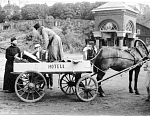 Доставка багажа паломников в гостиницу. 1930-е